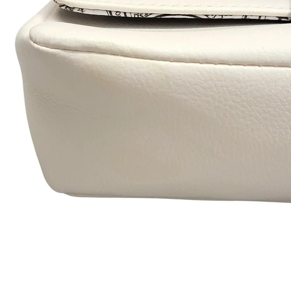 Diptyque Qatar Airways Amenity Bag Pouch Clutch White Faux Leather Makeup Case